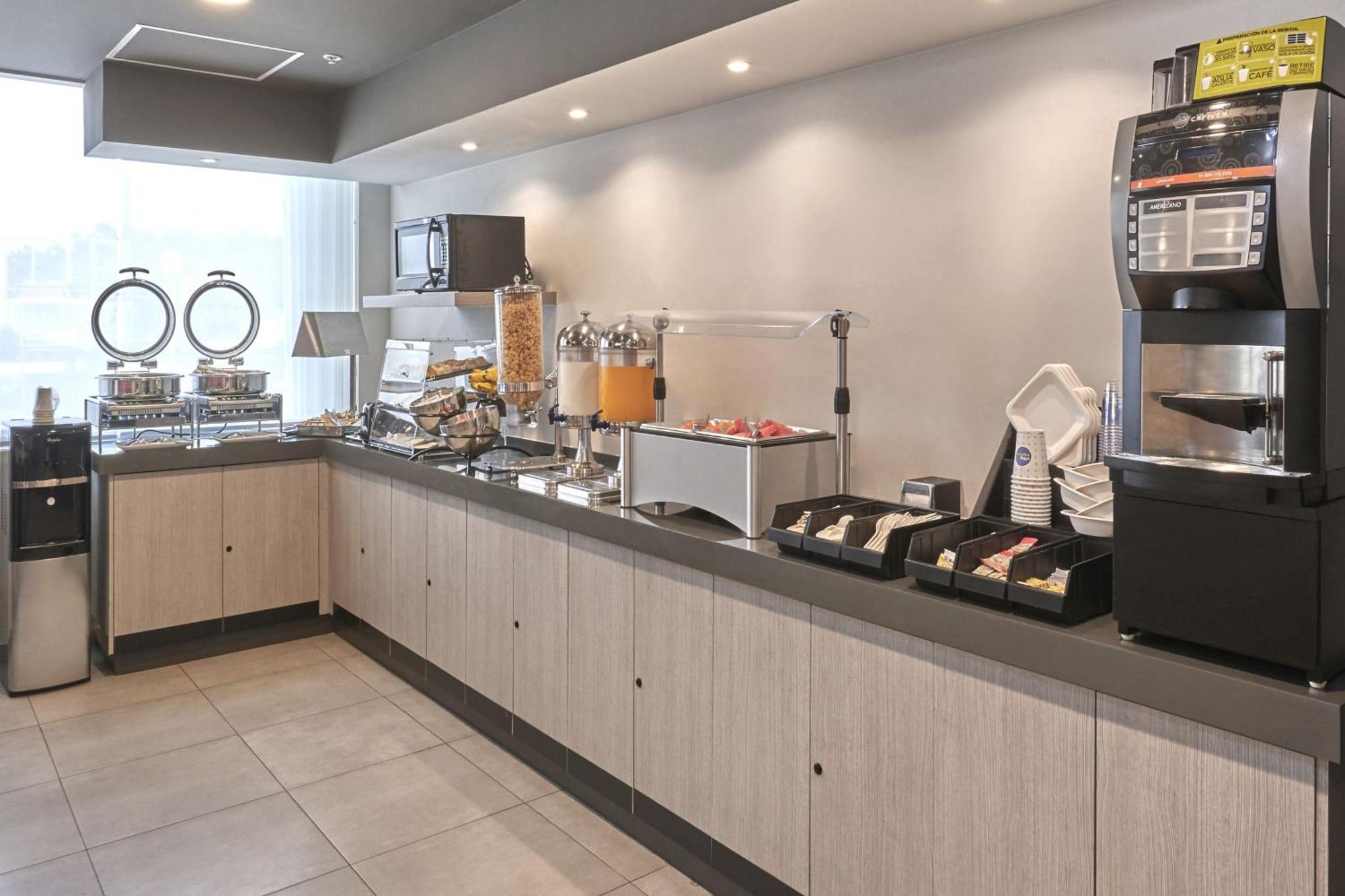City Express Junior By Marriott Guadalajara Periferico Sur Tlaquepaque Exterior photo