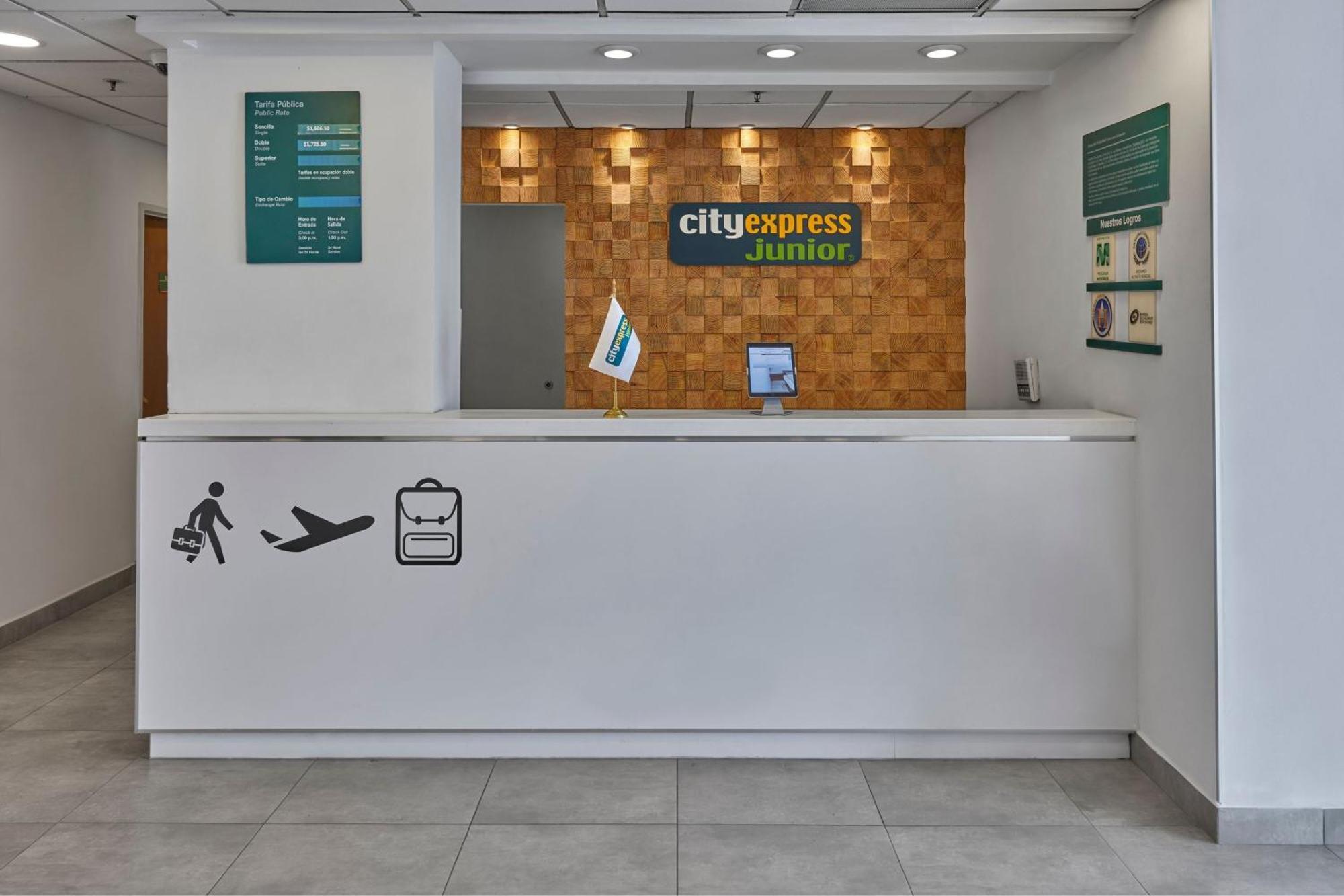 City Express Junior By Marriott Guadalajara Periferico Sur Tlaquepaque Exterior photo